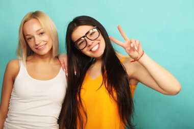 duygu, insanlar, gençler ve dostluk kavramı - iki genç teen