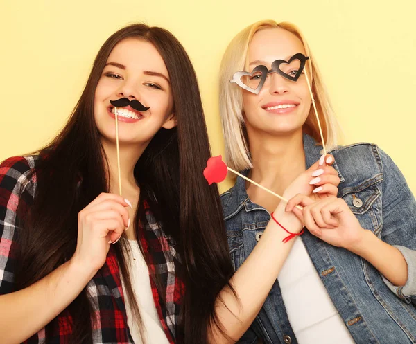 Stijlvolle sexy hipster meisjes beste vrienden klaar voor de partij. Over gij — Stockfoto