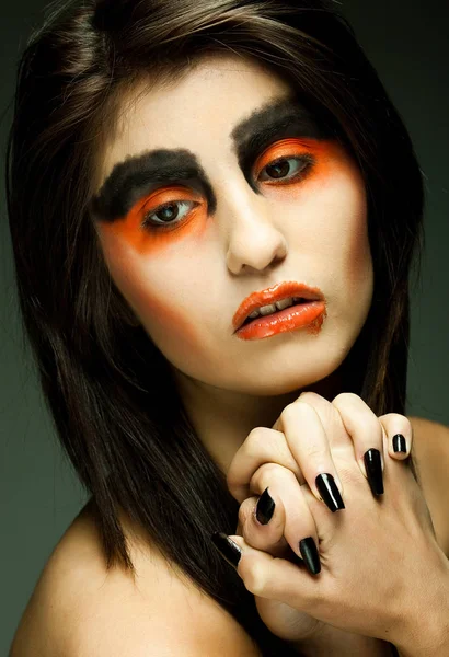 Sorg-ung kvinna i depression. Creative make-up. — Stockfoto