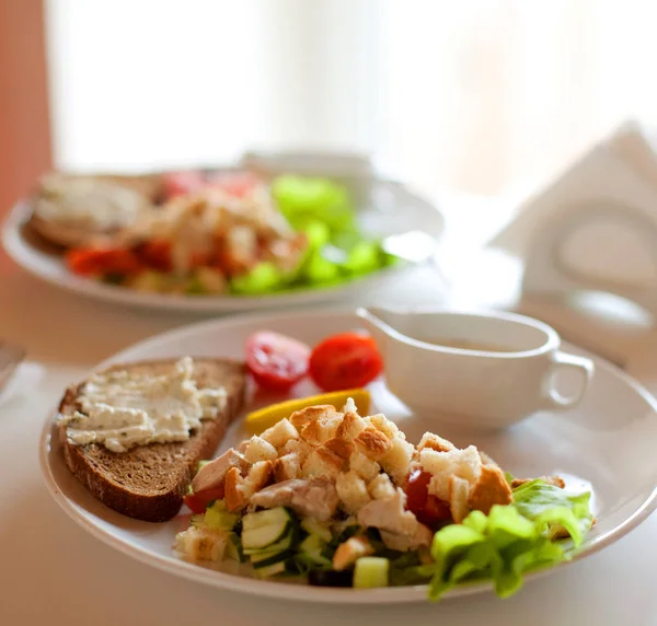 Traditional caesar salad — Stock Photo, Image