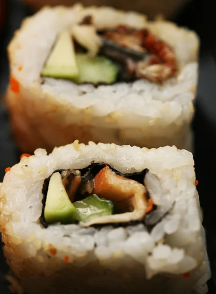 Rollos con camarones, cangrejo y aguacate —  Fotos de Stock