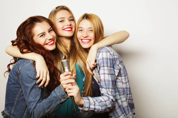 Estilo de vida, felicidad, concepto emocional y de personas: caderas de belleza — Foto de Stock