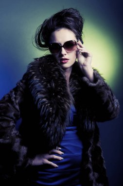 Moda Bayan stüdyo çekimi