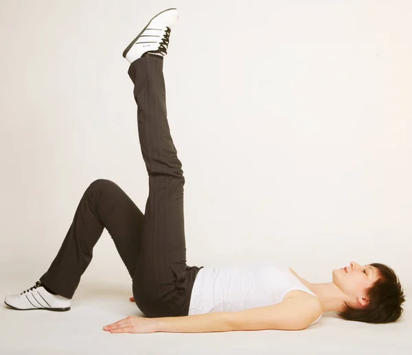 Woman doing stretching exercise at the gym — Stock Photo, Image