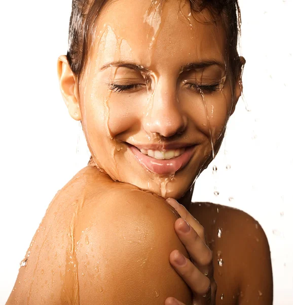 Vrouw gezicht met waterdruppel — Stockfoto