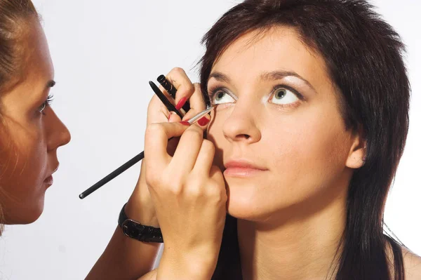 Maquillaje artista en el trabajo — Foto de Stock