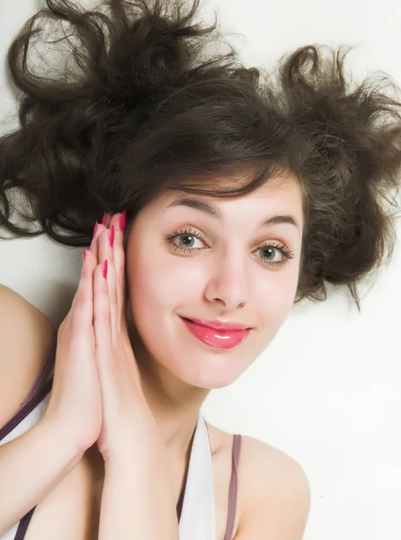 Eleganta curly girl isolerad på vit — Stockfoto