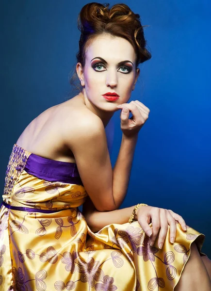 Woman in yellow dress — Stock Photo, Image