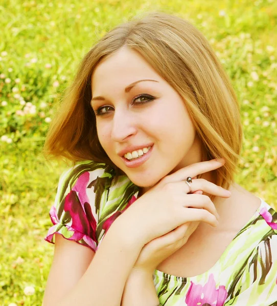 Young woman relaxing in the grass — Stock Photo, Image