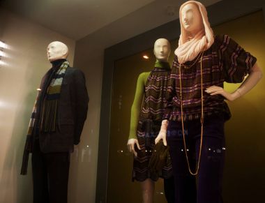 manken penceresinde, Dükkanı