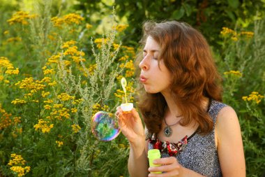 kadın sabun köpüğü başlar