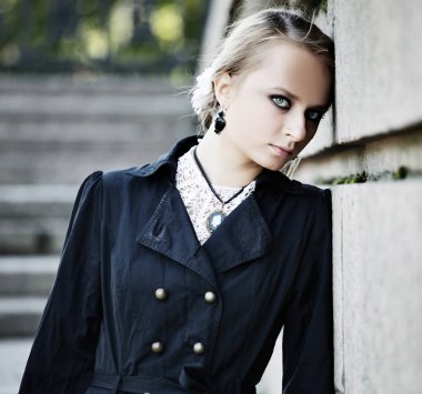 model üzerinde bir şehir sokak poz