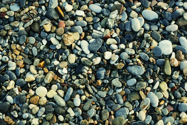Крупним планом вид з гладких полірованих різнокольорових каменів промитих — стокове фото