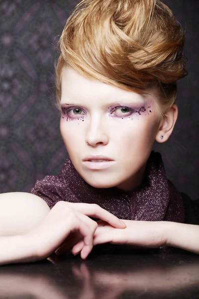 Hermoso maquillaje de moda creativa. — Foto de Stock