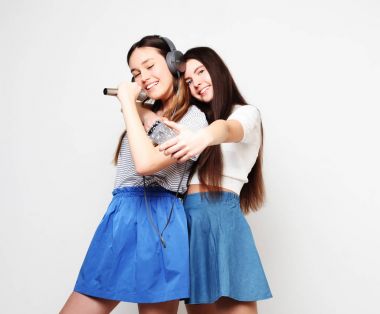 Güzellik hippi kız mikrofon şarkı ve almak resimli