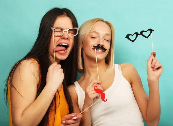 Levensstijl en mensen concept: stijlvolle meisjes klaar voor feest — Stockfoto