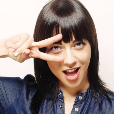 göstermek iki parmak ya da zafer jest kadın