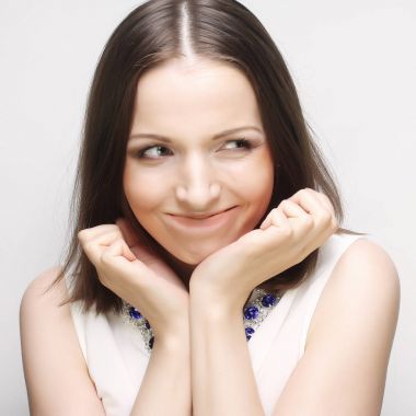 portre genç duygusal kadın kapatmak