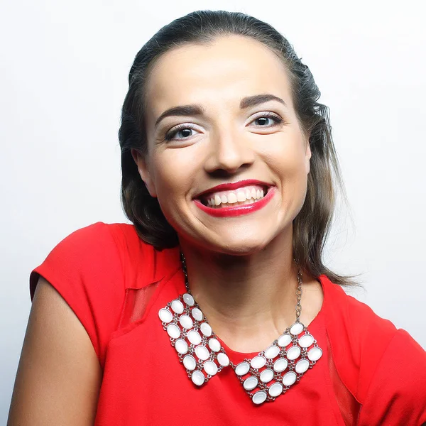 portre genç duygusal kadın kapatmak