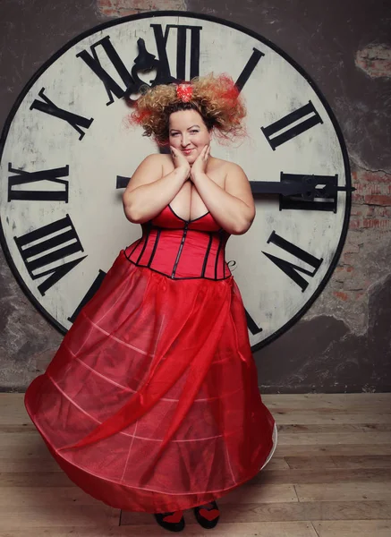 Funny Queen posing with clock — Stock Photo, Image