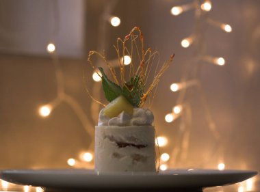 tatlı pasta plaka üzerinde