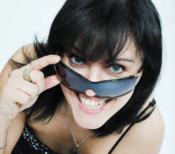 Black hair woman with sunglasses — Stock Photo, Image