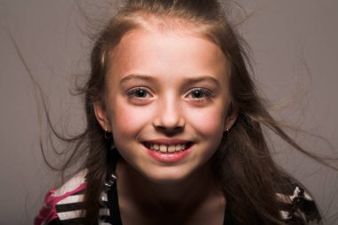 küçük kız mutlu kez