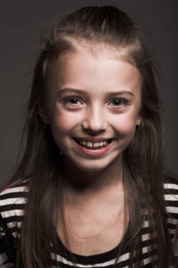 küçük sarışın kız