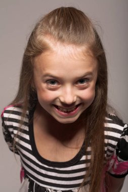 küçük kız mutlu kez