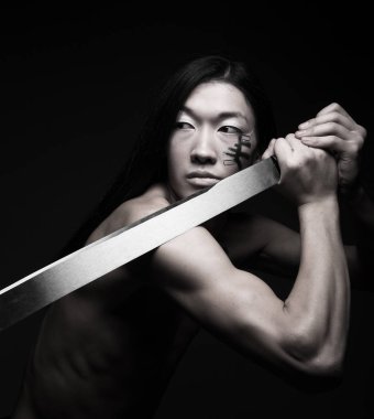 katana ile Asya adam