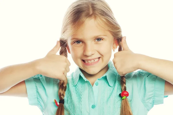 Portret van een mooi en zelfverzekerd meisje met duimen omhoog — Stockfoto