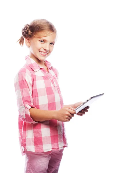 Hübsches kleines Mädchen mit Tablet-PC — Stockfoto