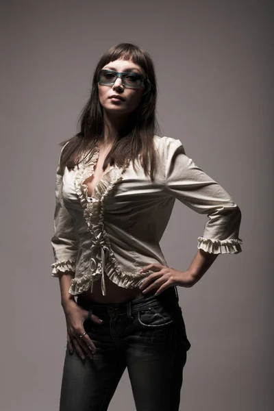 Portret kobiety sobie okulary — Zdjęcie stockowe