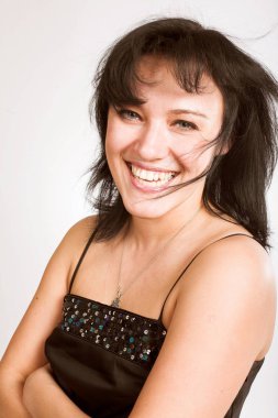 Gülümseyen kadın yalnız