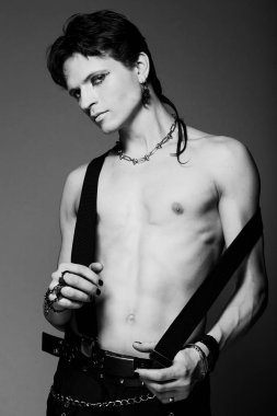 Seksi erkek siyah beyaz portre