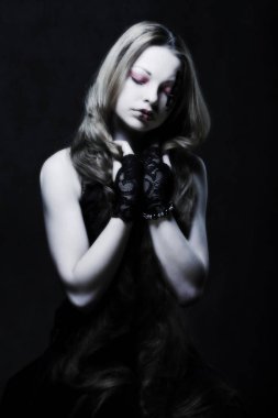 Yaratıcı gothic makyaj