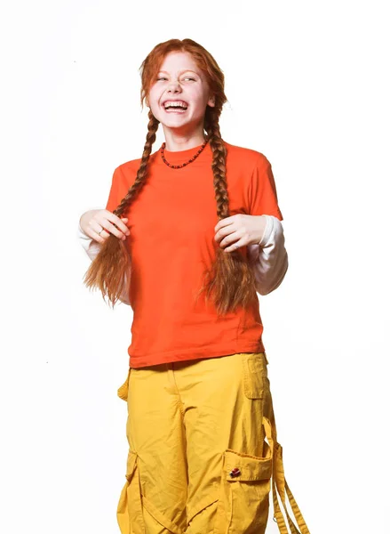 Gyönyörű vörös hajú lány, hosszú zsinórra képe — Stock Fotó