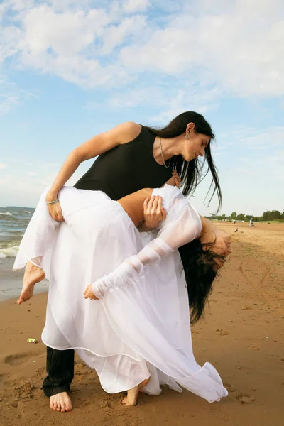 Dancing on the beach — Stock Photo, Image