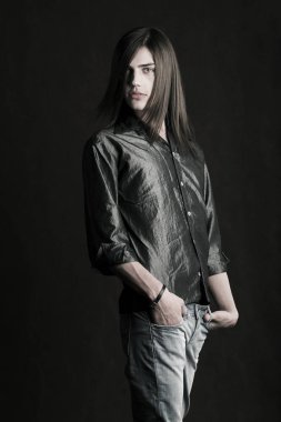 yakışıklı delikanlı