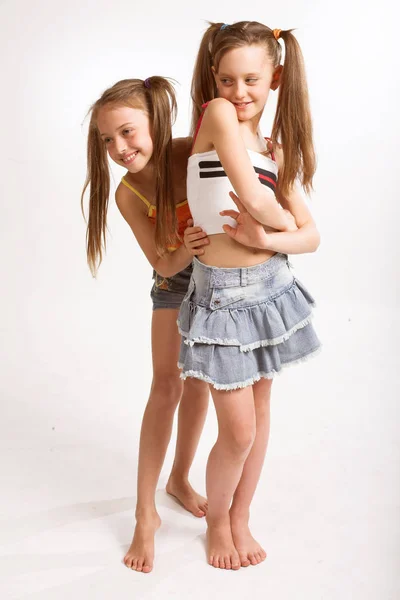 Duas meninas loirinhas — Fotografia de Stock