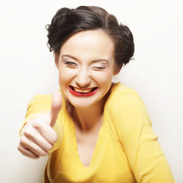 Estilo de vida, gente y concepto emocional: Feliz Mujer Mostrando Tu. — Foto de Stock