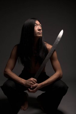 katana ile Asya adam