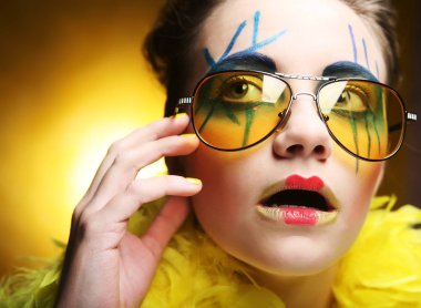 parlak makyaj çılgın kız