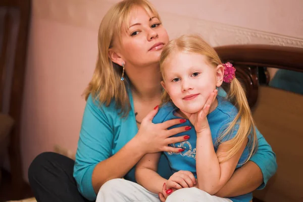 Glad familjeporträtt — Stockfoto