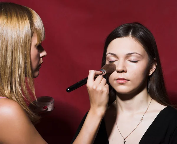 Makijaż dla młodej kobiety — Zdjęcie stockowe
