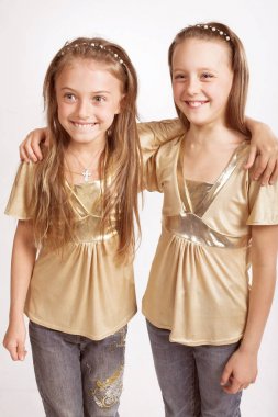 Beyaz arka plan üzerinde en yakın arkadaşlarım