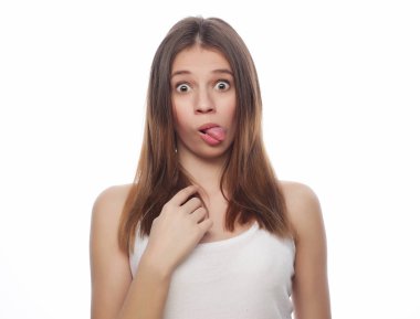 Yaşam tarzı ve insan konsepti: Güzel, genç, şaşırmış kadın