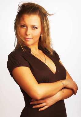 Beyaz arka planda güzel bir kadın