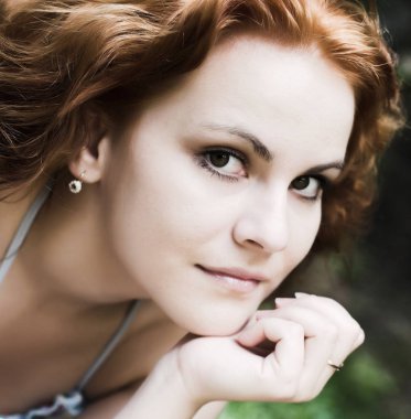 Kızıl saçlı perisi yakın çekim