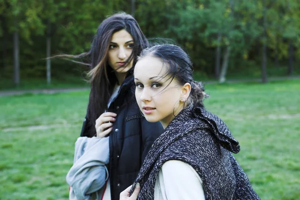 Two girls in park — Stock Photo, Image